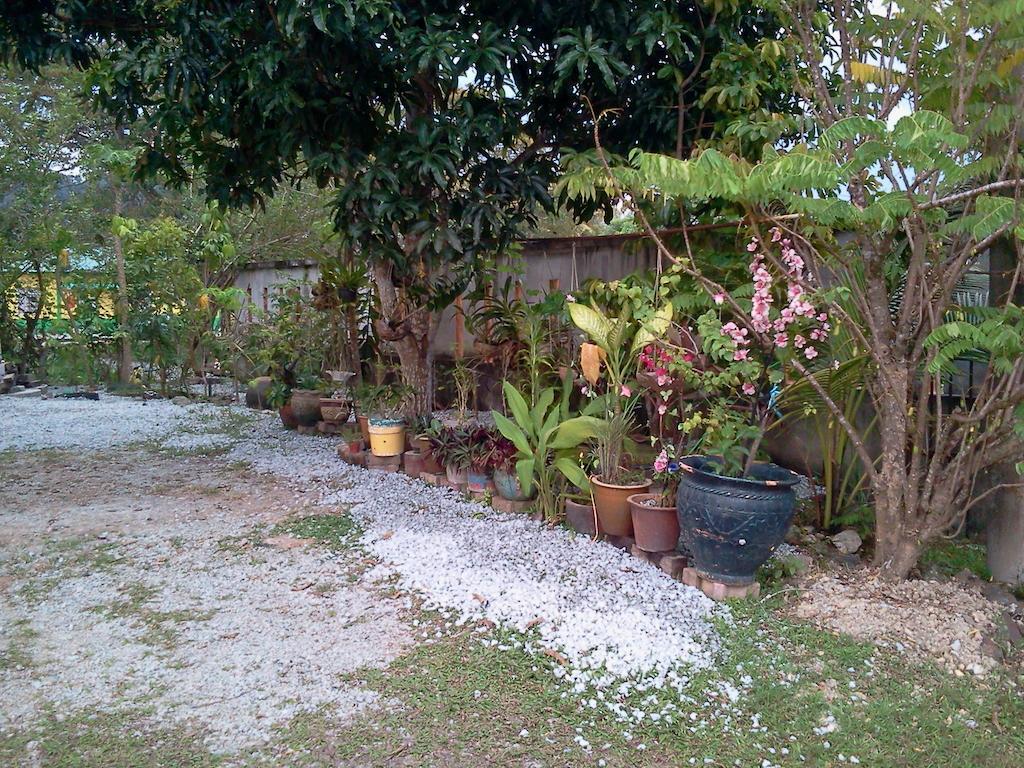 Peach Blossom Village Kuah Exterior foto